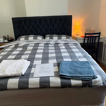 Large Double Bedroom With Free On Site Parking